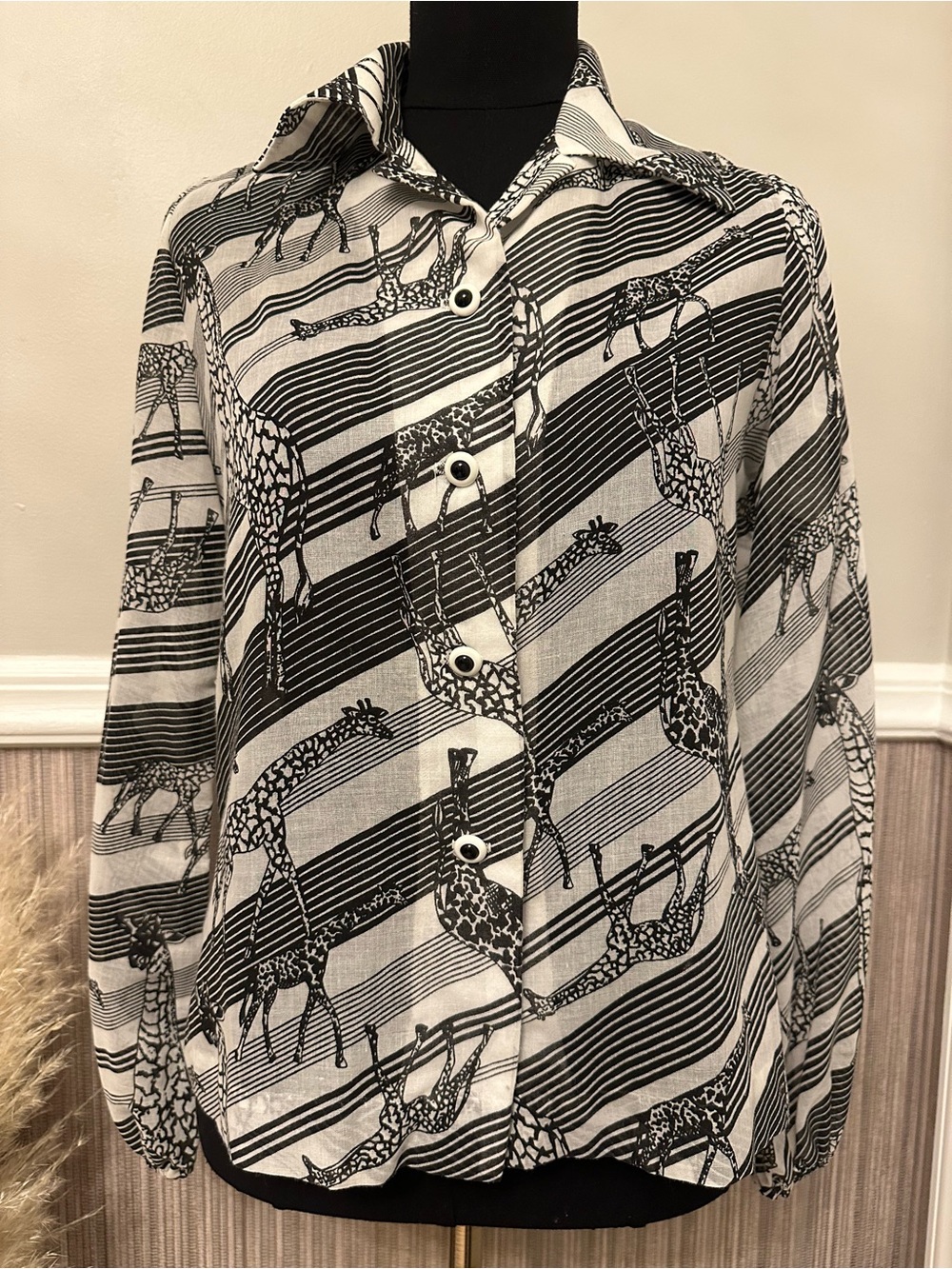 Jerell of Texas Vintage Giraffe Print Button Down Blouse
